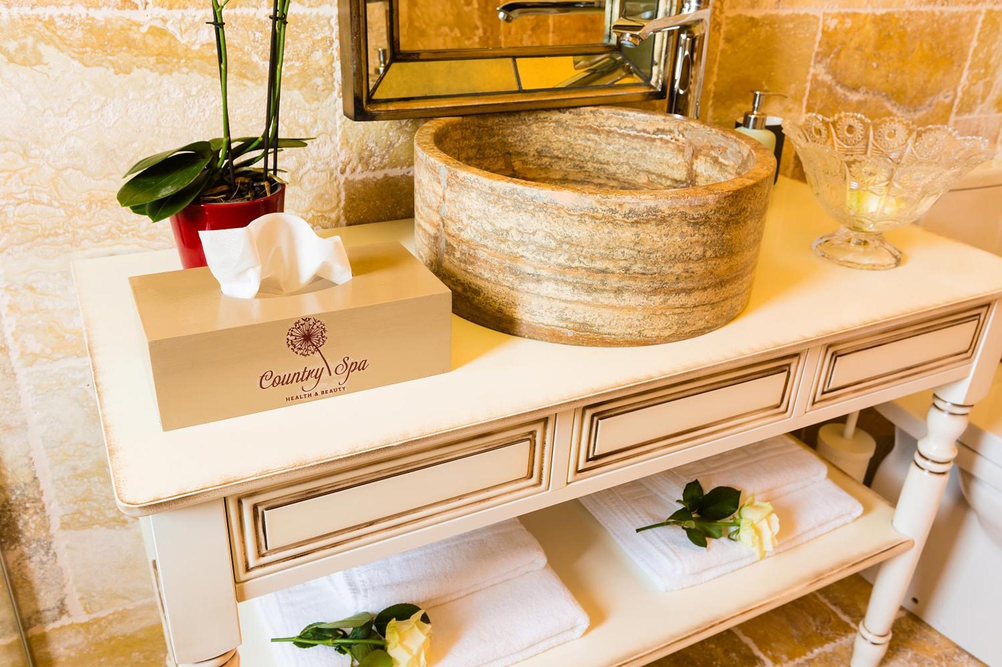 Country Spa Retreat 斯纳戈夫 外观 照片 A stone sink